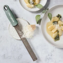 Microplane Premium Reibe / Zester, Eukalyptus Grün -Gasgrills Verkaufsgeschäft microplane premium reibe zester eukalyptus gruen f5b418ee93cb819ce7cdd7117b5a77b9